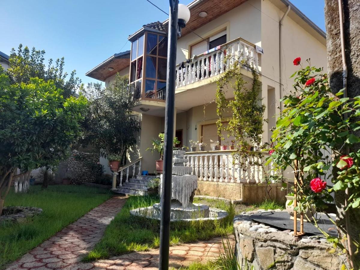 Gather Inn Guest House Shkodër エクステリア 写真